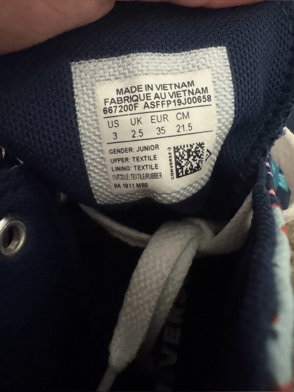 Converse Heartsfall/Mermaid Chuck Taylor All Star Size 3 Junior Canvas Shoe